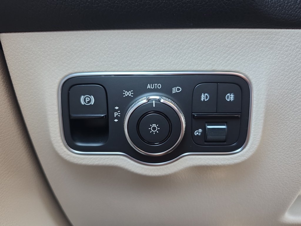 Certified 2022 Mercedes-Benz GLB 250 4MATIC image 29