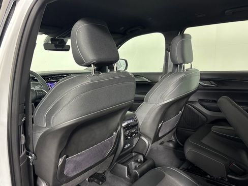 Used 2025 Jeep Grand Cherokee L Laredo image 29