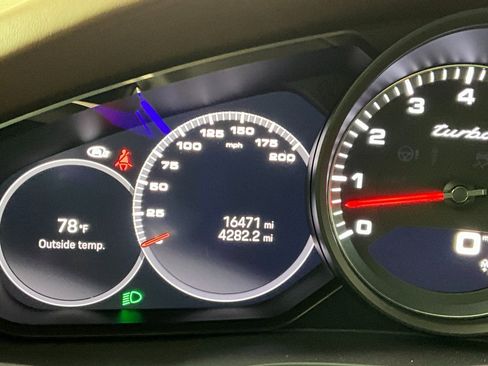 Used 2022 Porsche Cayenne Turbo image 18