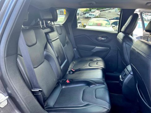 Used 2019 Jeep Cherokee Limited image 15