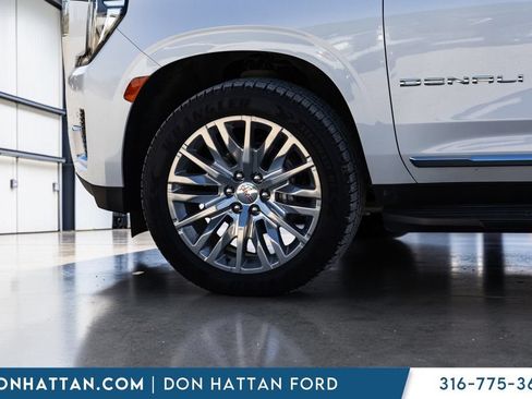 Used 2024 GMC Yukon XL Denali AWD/4WD image 34