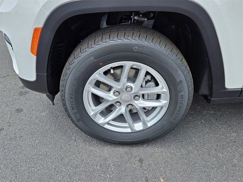 New 2025 Jeep Grand Cherokee Laredo X w/ Luxury Tech Group I image 9