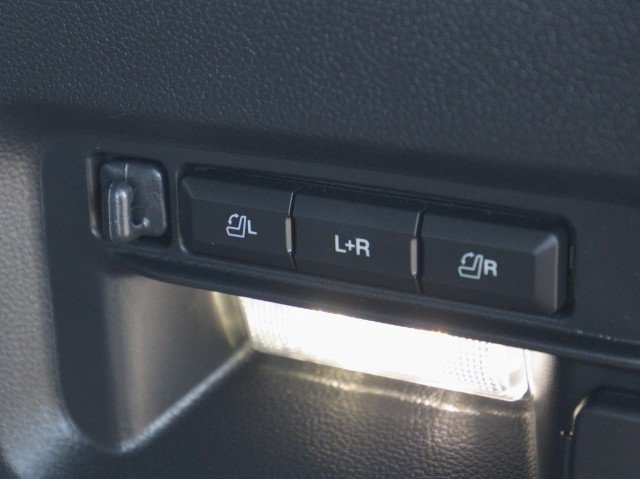 Used 2025 Ford Explorer ST AWD/4WD image 37