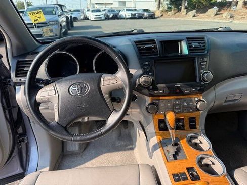 Used 2010 Toyota Highlander Limited w/ Extra Value Pkg 3 AWD/4WD image 34