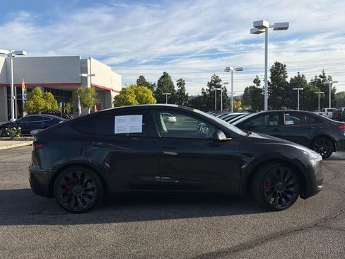 Used 2024 Tesla Model Y Performance image 3