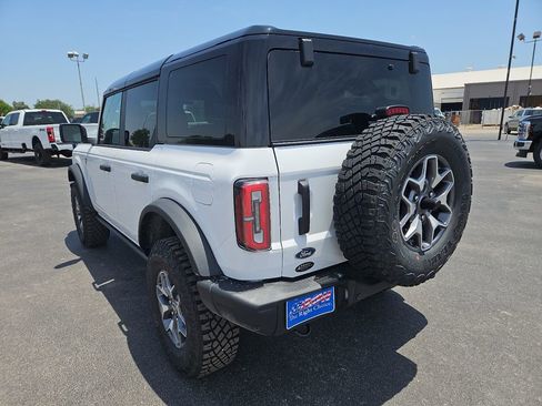 New 2025 Ford Bronco Badlands image 9