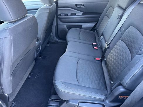 Used 2024 Nissan Pathfinder SV image 19