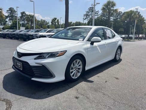 Used 2024 Toyota Camry LE FWD image 5