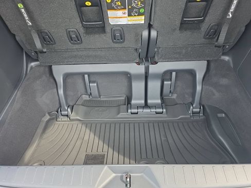 Used 2026 Toyota Sienna XSE FWD image 16