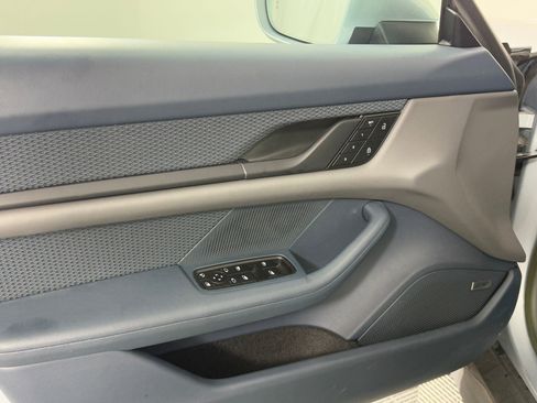 Used 2022 Porsche Taycan image 15