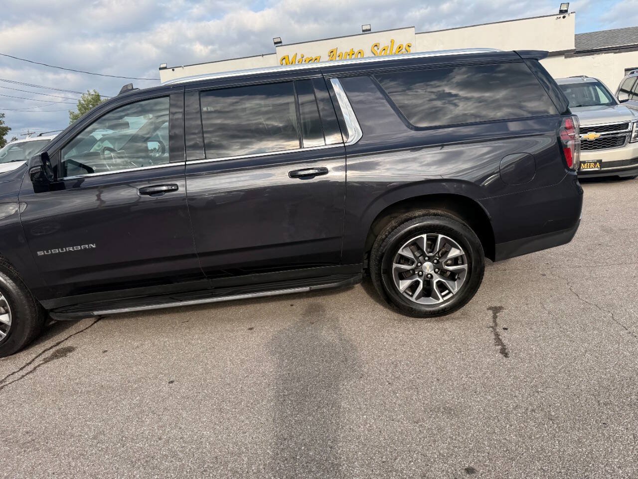 Used 2023 Chevrolet Suburban LT w/ Luxury Package AWD/4WD image 48