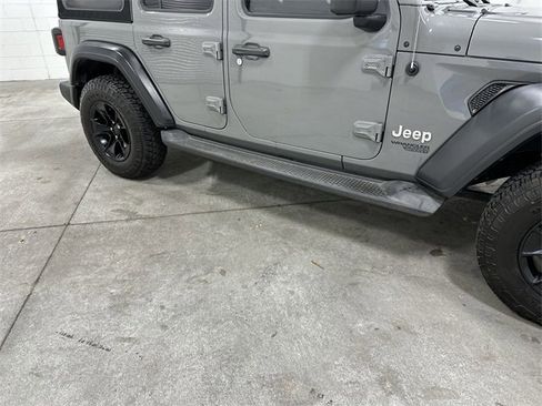 Used 2018 Jeep Wrangler Unlimited Sport S image 27