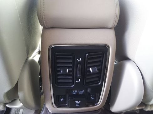 Used 2020 Jeep Grand Cherokee Overland image 13