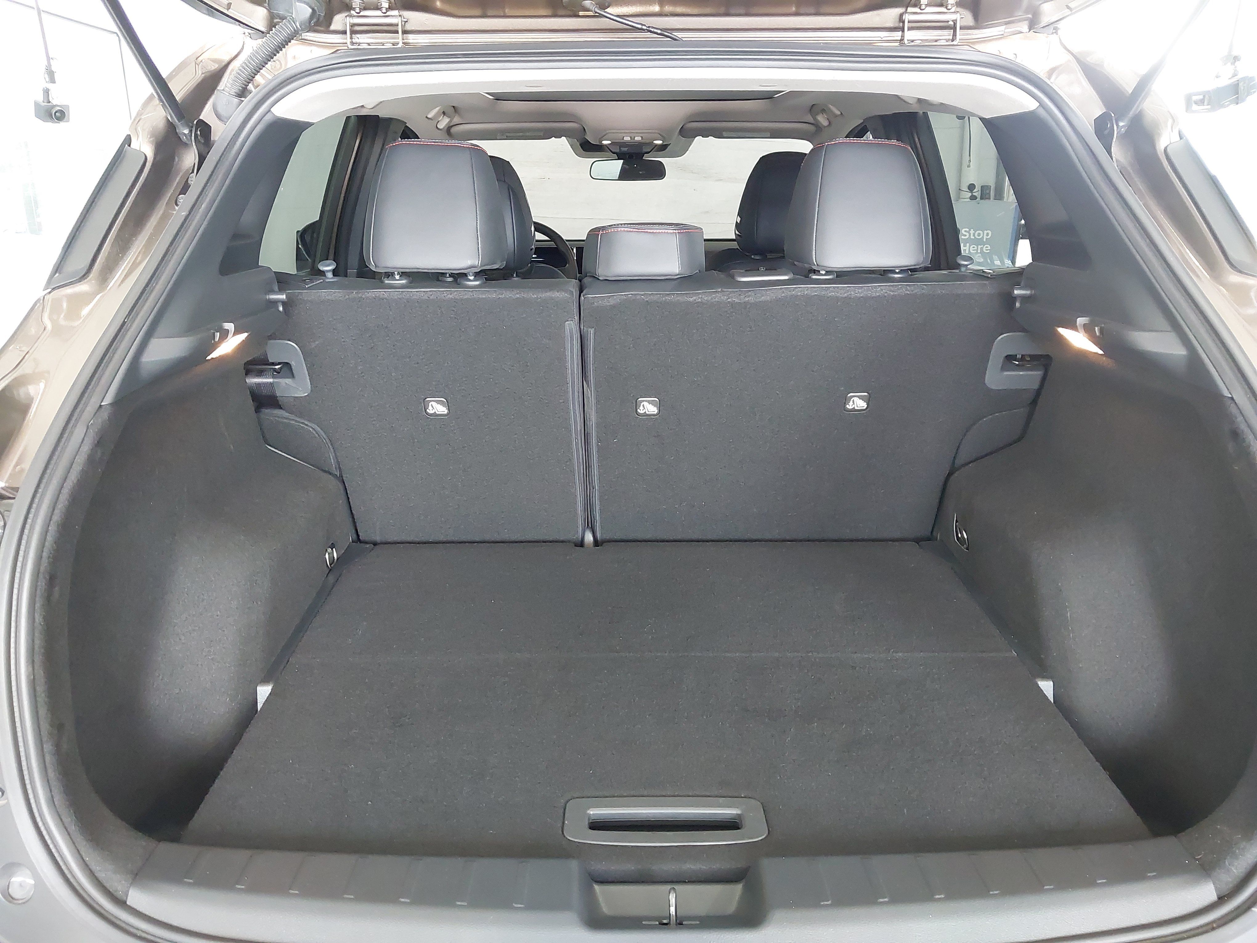 Used 2025 Nissan Kicks SR w/ SR Premium Package FWD image 27