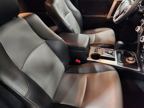 Used 2020 Toyota 4Runner SR5 Premium image 32