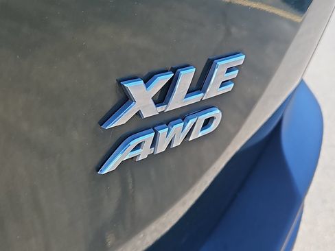 Used 2013 Toyota RAV4 XLE AWD/4WD image 7