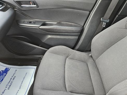 Used 2018 Toyota C-HR XLE image 16