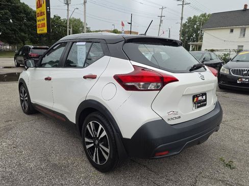 Used 2018 Nissan Kicks SV FWD image 7