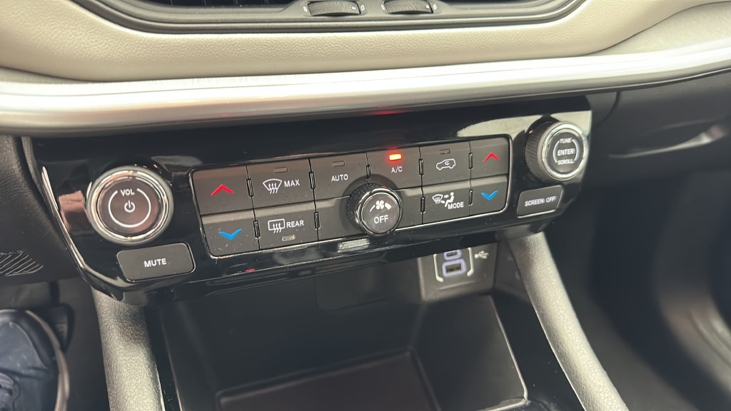 Used 2025 Jeep Compass Limited AWD/4WD image 19