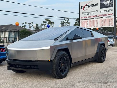 Used 2024 Tesla Cybertruck AWD Crew Cab image 6