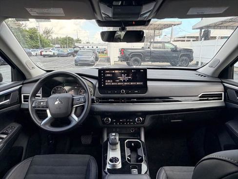 Used 2025 Mitsubishi Outlander SE AWD/4WD image 24