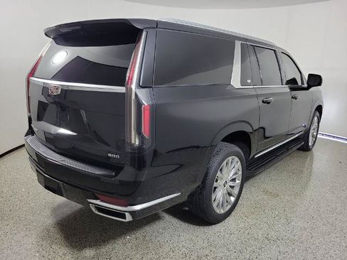 Used 2023 Cadillac Escalade ESV Premium Luxury AWD/4WD image 4