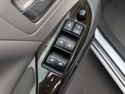 Used 2016 Toyota Sienna Limited image 22