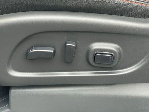 Used 2020 Nissan Titan PRO-4X w/ Pro-4x Convenience Package image 16