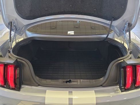 Certified 2022 Ford Mustang Shelby GT500 w/ Technology Package image 11