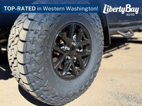 Used 2023 Jeep Gladiator Sport AWD/4WD image 7