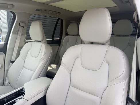 Used 2022 Volvo XC90 T5 Momentum w/ Protection Package Premier FWD image 17