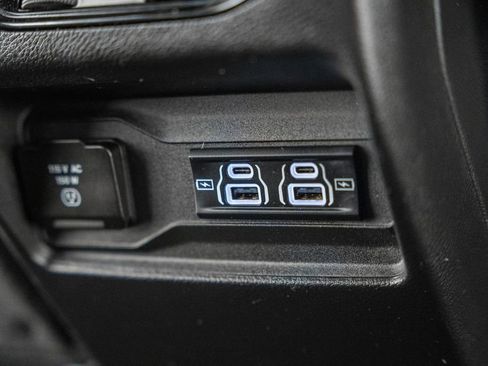 Used 2024 Jeep Grand Cherokee Altitude image 32