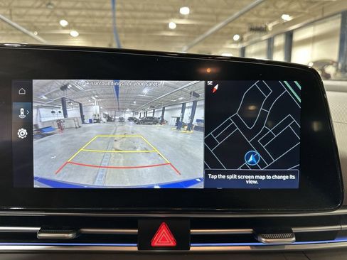 Used 2025 Hyundai Elantra SEL image 23