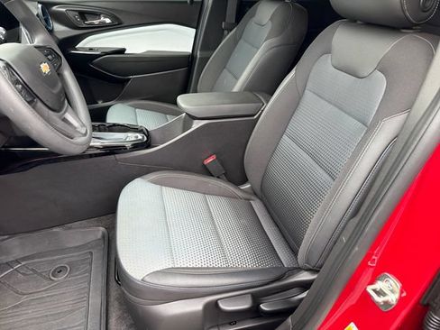 Used 2026 Chevrolet Trax LT FWD image 9