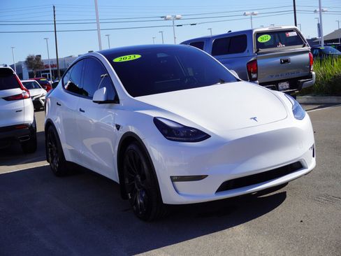 Used 2023 Tesla Model Y Performance image 1
