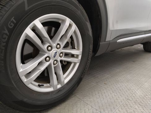 Used 2024 Ford Explorer XLT w/ Equipment Group 202A image 31