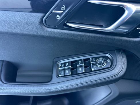 Certified 2022 Porsche Macan S AWD/4WD image 12