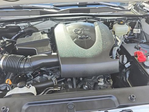 Used 2020 Toyota Tacoma TRD Off-Road AWD/4WD image 30
