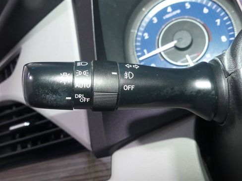 Used 2016 Toyota Sienna XLE w/ XLE Navigation Package FWD image 33