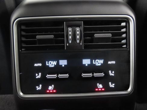 Certified 2026 Porsche Cayenne GTS AWD/4WD image 34