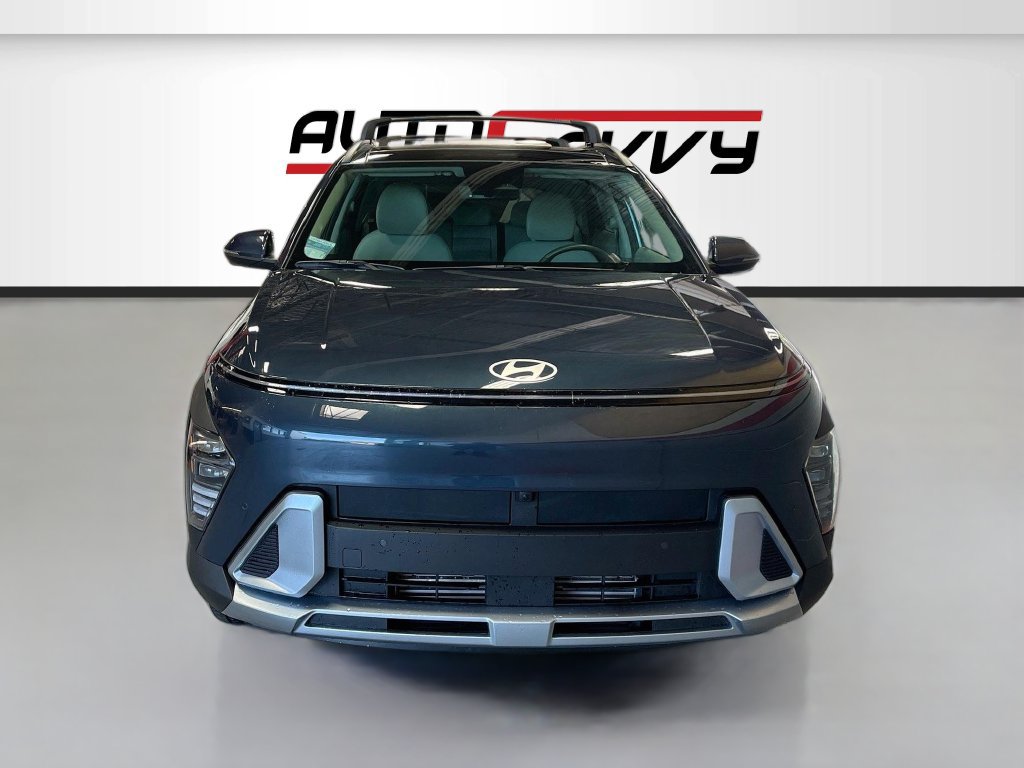 Used 2025 Hyundai Kona Limited AWD/4WD image 2