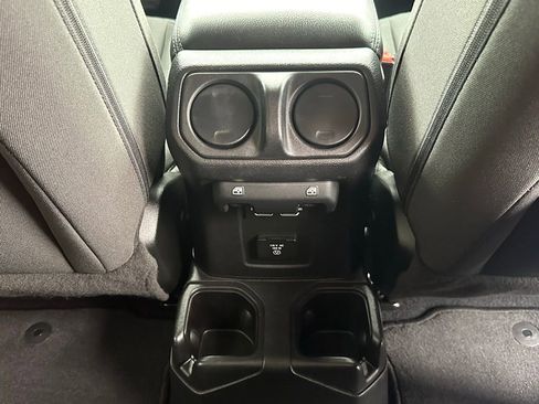 Used 2023 Jeep Wrangler Unlimited Sahara AWD/4WD image 19