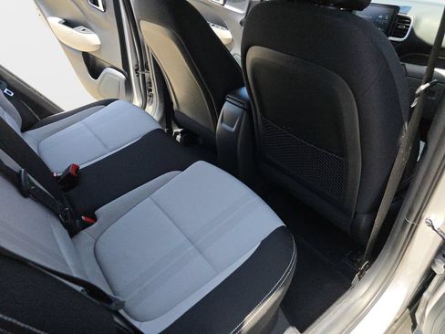 Used 2023 Hyundai Venue SEL FWD image 13