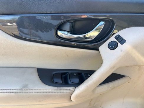 Used 2017 Nissan Rogue S image 19