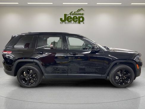 Used 2023 Jeep Grand Cherokee Altitude AWD/4WD image 6