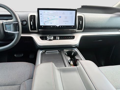 Used 2025 Ford Expedition Active image 20