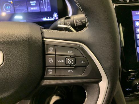 Used 2023 Jeep Grand Cherokee Altitude image 23