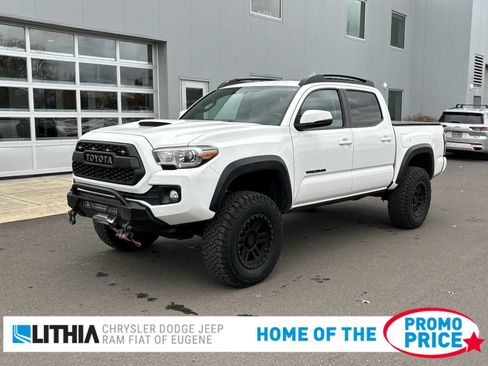 Used 2017 Toyota Tacoma TRD Off-Road w/ Premium & Technology Package image 1