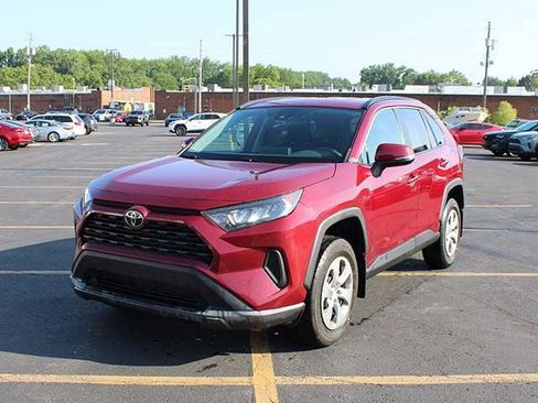 Used 2021 Toyota RAV4 LE AWD/4WD image 2