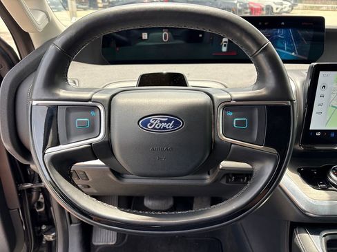 Used 2025 Ford Expedition Max Platinum AWD/4WD image 18